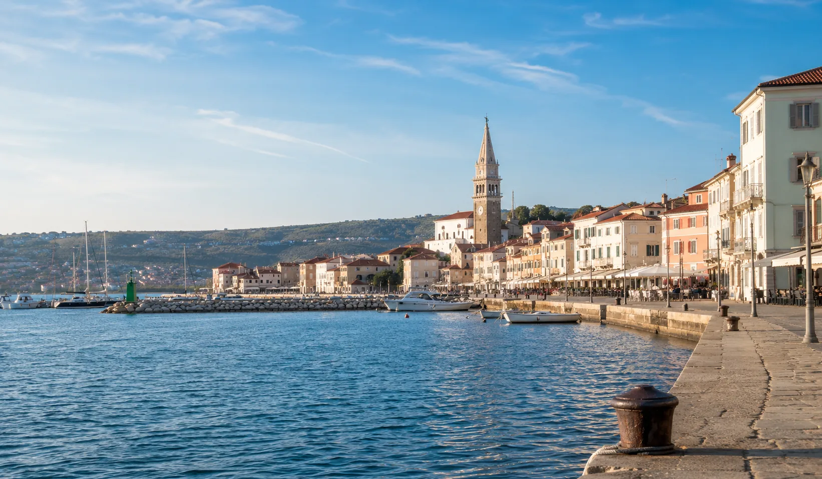 Pogled na Izolo, obalo in staro mestno jedro
